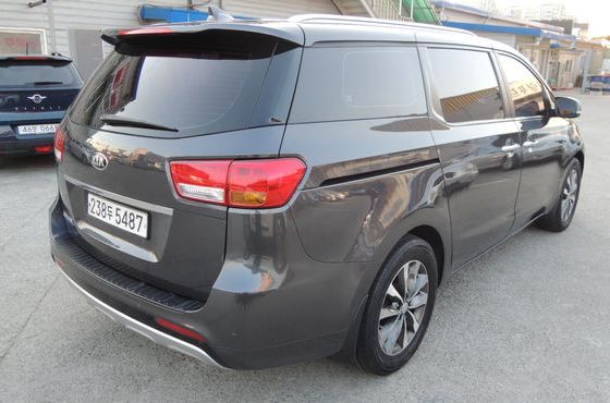 Kia Carnival 9-seater Luxury — пробег 179 517 км — фото 4 из 5