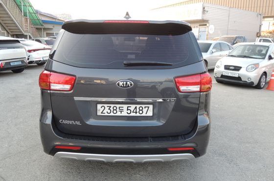 Kia Carnival 9-seater Luxury — пробег 179 517 км — фото 5 из 5