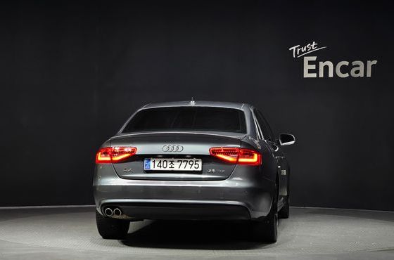 Audi A4 30 TDI Dynamic B8 — пробег 111 369 км — фото 4 из 5