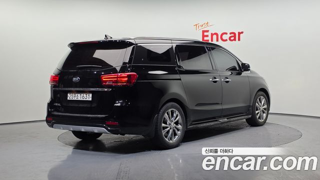 Kia Carnival Gasoline 9-Seater Prestige — пробег 71 420 км — фото 2 из 5