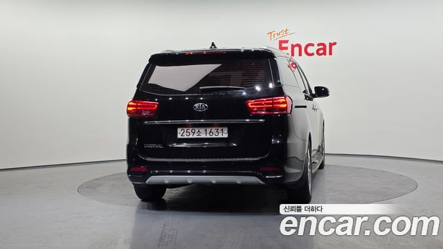 Kia Carnival Gasoline 9-Seater Prestige — пробег 71 420 км — фото 4 из 5