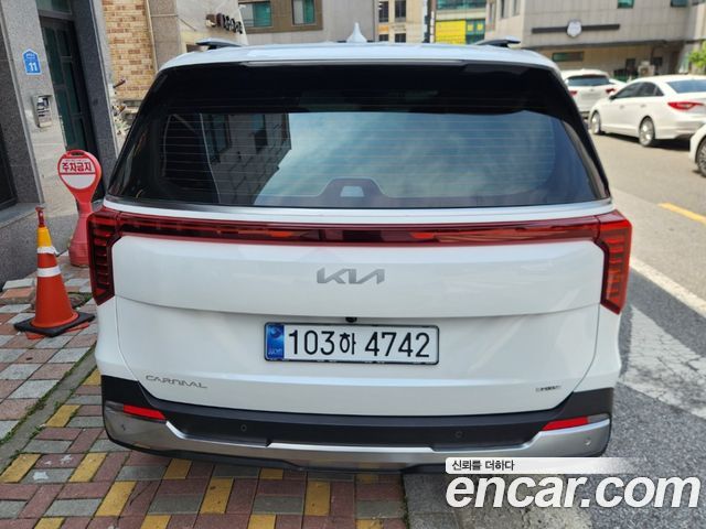 Kia Carnival HEV 9seater Signature — пробег 4 800 км — фото 4 из 5