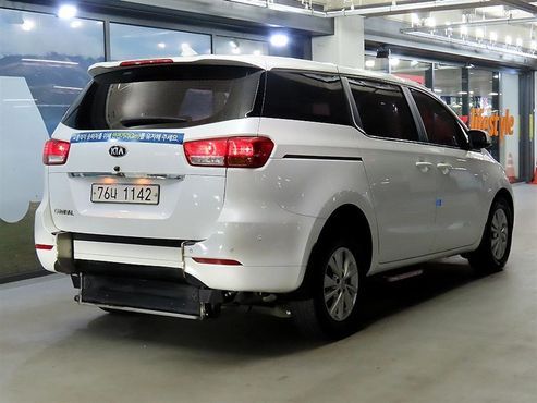 Kia Carnival 6-seater Wheelchair lift — пробег 183 236 км — фото 2 из 5