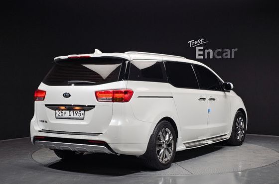 Kia Carnival 9-seater Noblesse — пробег 105 130 км — фото 2 из 5