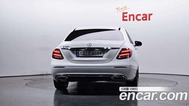 Mercedes-Benz E-Class E200 Avantgarde — пробег 93 330 км — фото 4 из 5