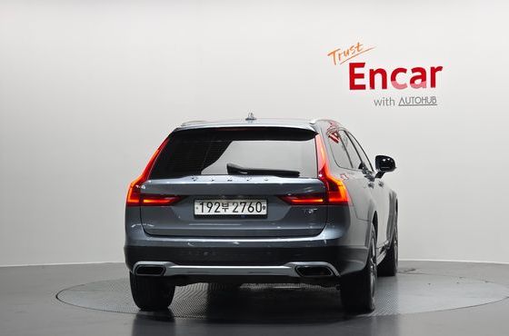 Volvo V90 T5 Pro AWD — пробег 140 934 км — фото 4 из 5