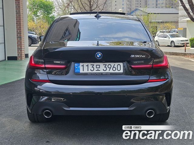BMW 3-Series 330e M Sport — пробег 82 415 км — фото 4 из 5