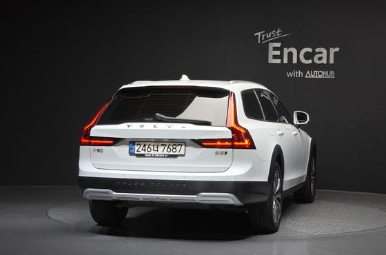 Volvo V90 B5 Pro AWD — пробег 68 073 км — фото 4 из 5
