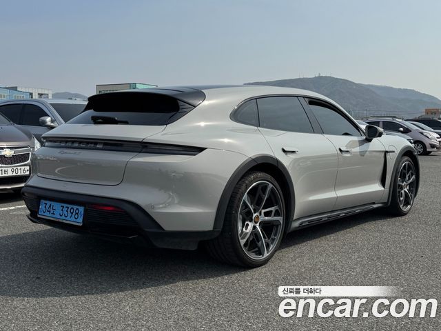 Porsche Taycan 4S Cross Turismo — пробег 5 500 км — фото 2 из 5