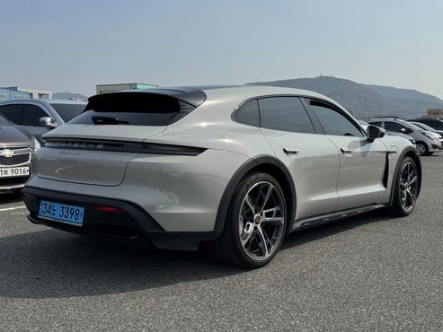 Porsche Taycan 4S Cross Turismo — пробег 5 500 км — фото 2 из 5