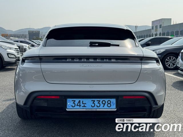 Porsche Taycan 4S Cross Turismo — пробег 5 500 км — фото 4 из 5