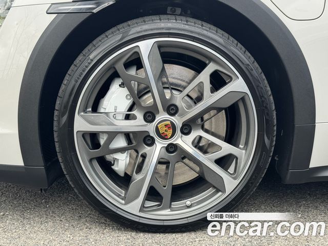 Porsche Taycan 4S Cross Turismo — пробег 5 500 км — фото 5 из 5
