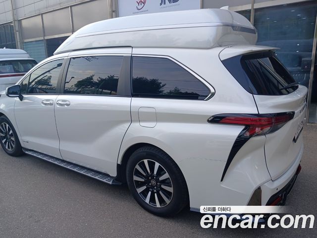 Toyota Sienna 2.5 Hybrid 2WD — пробег 70 000 км — фото 2 из 5