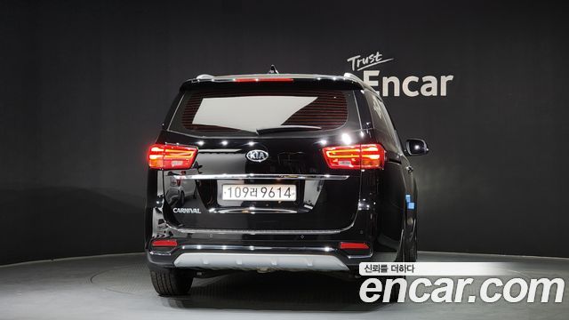 Kia Carnival из Кореи Encar