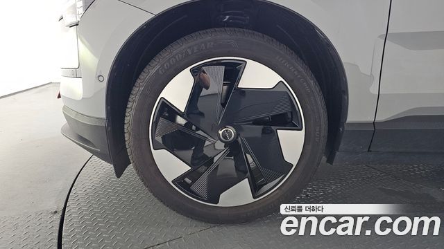 Volvo EX30 из Кореи Encar
