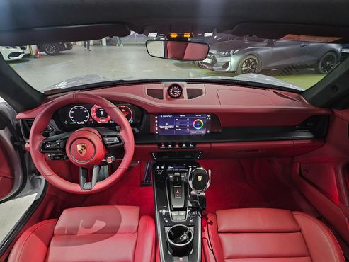 Porsche 911 Carrera 4 GTS — пробег 5 000 км — фото 5 из 5