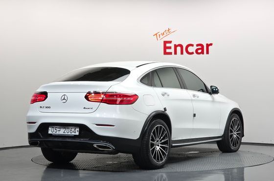 Mercedes-Benz GLC-Class GLC300 4MATIC AMG Line Coupe — пробег 92 062 км — фото 2 из 5
