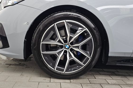 BMW 5-Series 520i M Sport — пробег 7 636 км — фото 5 из 5