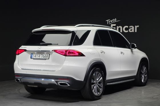 Mercedes-Benz GLE-Class GLE300d 4MATIC — пробег 86 301 км — фото 2 из 5