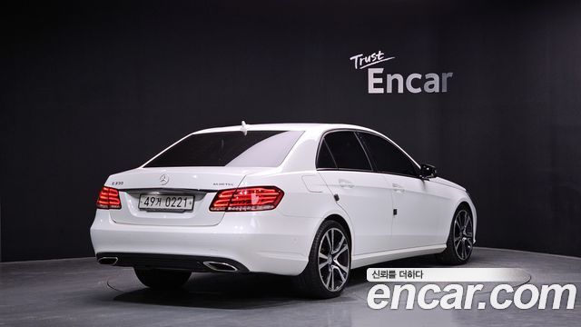 Mercedes-Benz E-Class E220 Bluetec Avantgarde Sport — пробег 78 377 км — фото 2 из 5