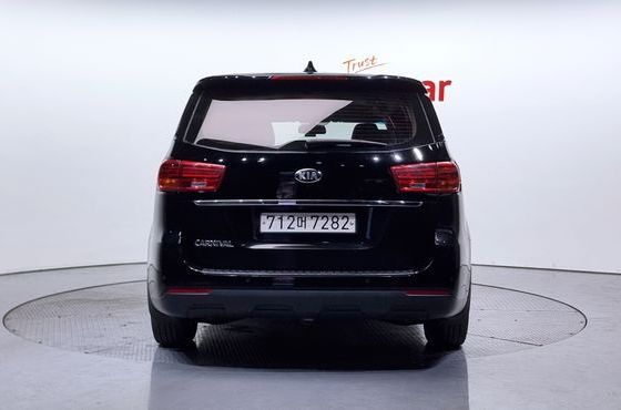 Kia Carnival 11-Seater Deluxe — пробег 161 749 км — фото 4 из 5