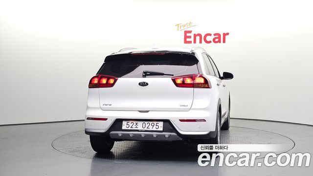 Kia Niro Luxury — пробег 145 538 км — фото 4 из 5