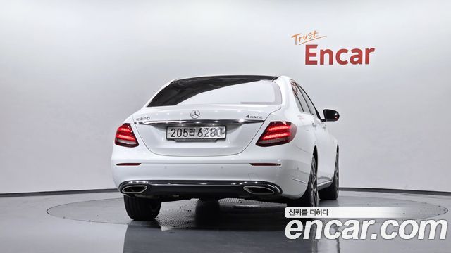 Mercedes-Benz E-Class E300 4MATIC Exclusive — пробег 98 688 км — фото 4 из 5