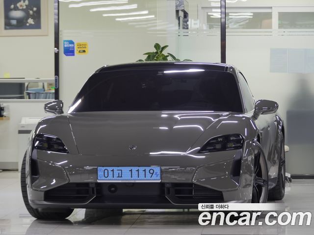 Porsche Taycan Turbo — пробег 3 900 км — фото 1 из 5