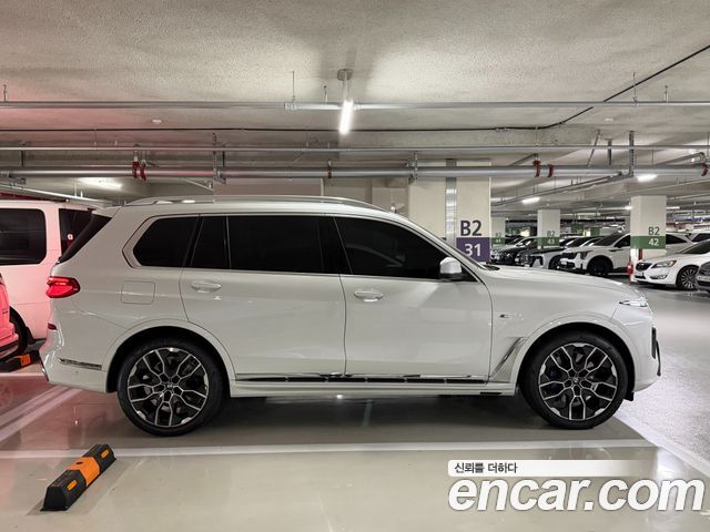 BMW X7 xDrive 40i M Sport 6STR — пробег 971 км — фото 3 из 5