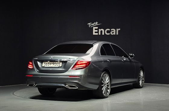 Mercedes-Benz E-Class E300 4MATIC AMG Line — пробег 30 957 км — фото 2 из 5