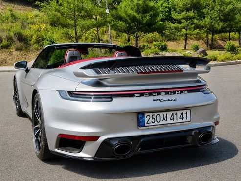 Porsche 911 Turbo S Cabriolet — пробег 15 000 км — фото 2 из 5