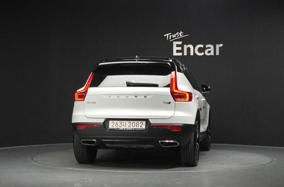 Volvo XC40 T4 R-Design — пробег 33 018 км — фото 4 из 5