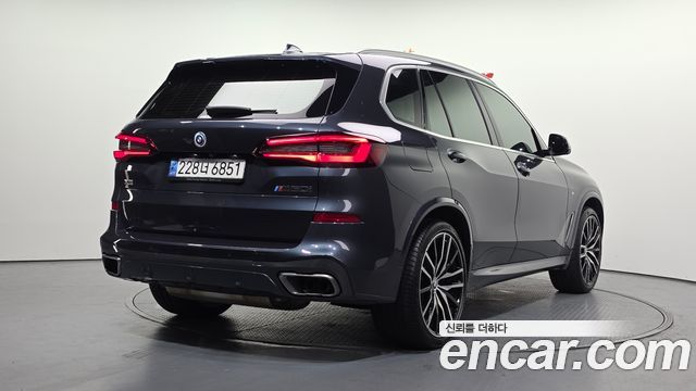 BMW X5 M50i — пробег 60 199 км — фото 2 из 5