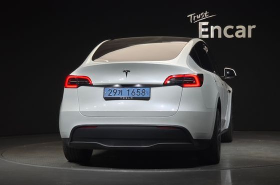 Tesla Model Y RWD — пробег 60 012 км — фото 4 из 5