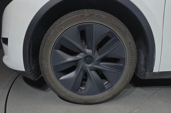 Tesla Model Y RWD — пробег 60 012 км — фото 5 из 5