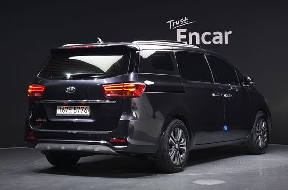 Kia Carnival 9-Seater Luxury — пробег 124 077 км — фото 2 из 5