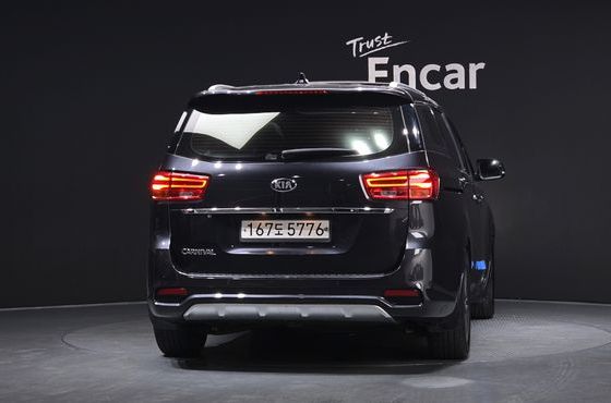 Kia Carnival 9-Seater Luxury — пробег 124 077 км — фото 4 из 5