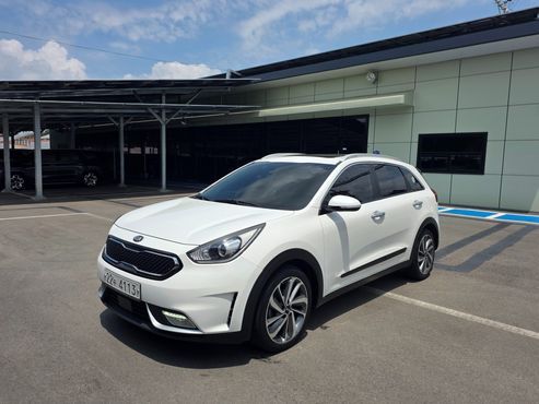 Kia Niro Prestige — пробег 113 000 км — фото 1 из 5