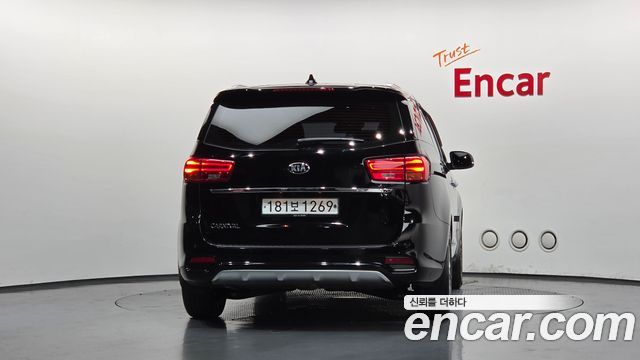 Kia Carnival из Кореи Encar
