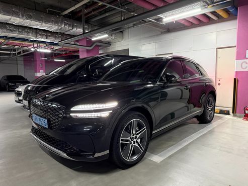 Genesis GV70 e-AWD — пробег 1 235 км — фото 2 из 5