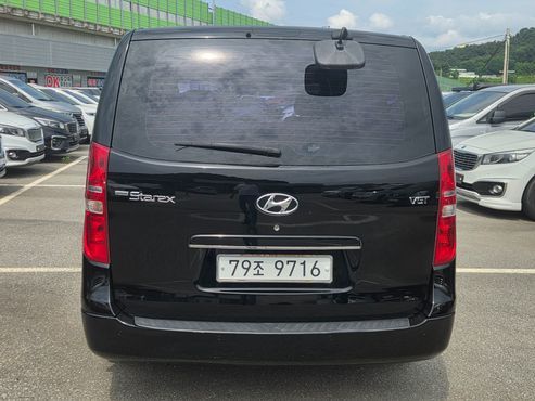 Hyundai Starex 12-Seater Wagon CVX Luxury — пробег 56 983 км — фото 4 из 5