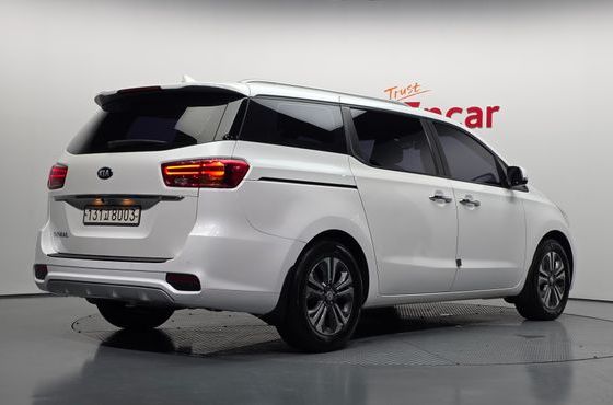 Kia Carnival 9-Seater Luxury — пробег 72 349 км — фото 2 из 5