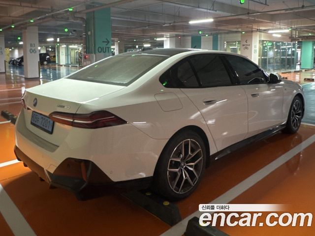 BMW i5 eDrive 40 M Sport — пробег 51 000 км — фото 4 из 5