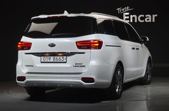 Kia Carnival Gasoline 9-Seater Noblesse Special — пробег 49 992 км — фото 2 из 5