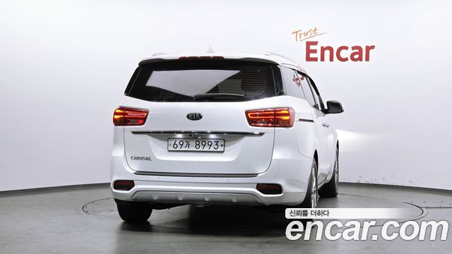 Kia Carnival из Кореи Encar