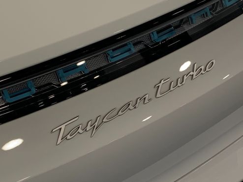 Porsche Taycan Turbo — пробег 47 000 км — фото 4 из 5
