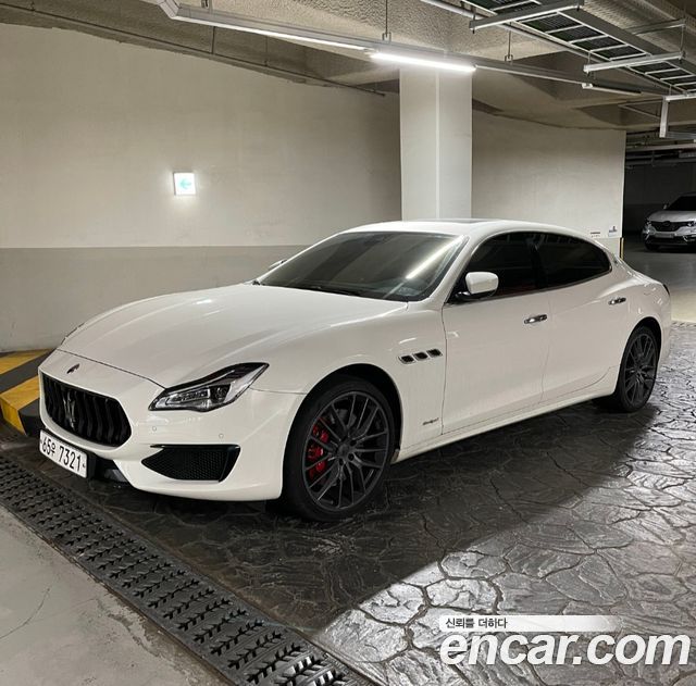 Maserati Quattroporte GTS 3.8 V8 Gransport — пробег 80 000 км — фото 2 из 5
