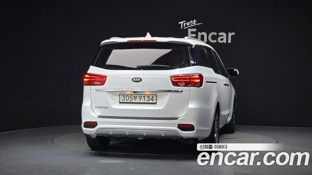 Kia Carnival из Кореи Encar