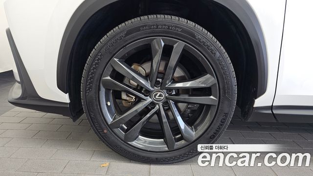 Lexus NX Premium — пробег 103 178 км — фото 5 из 5