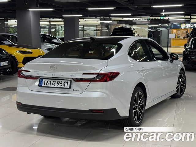 Toyota Camry 2.5 XLE Premium Hybrid — пробег 4 км — фото 3 из 5